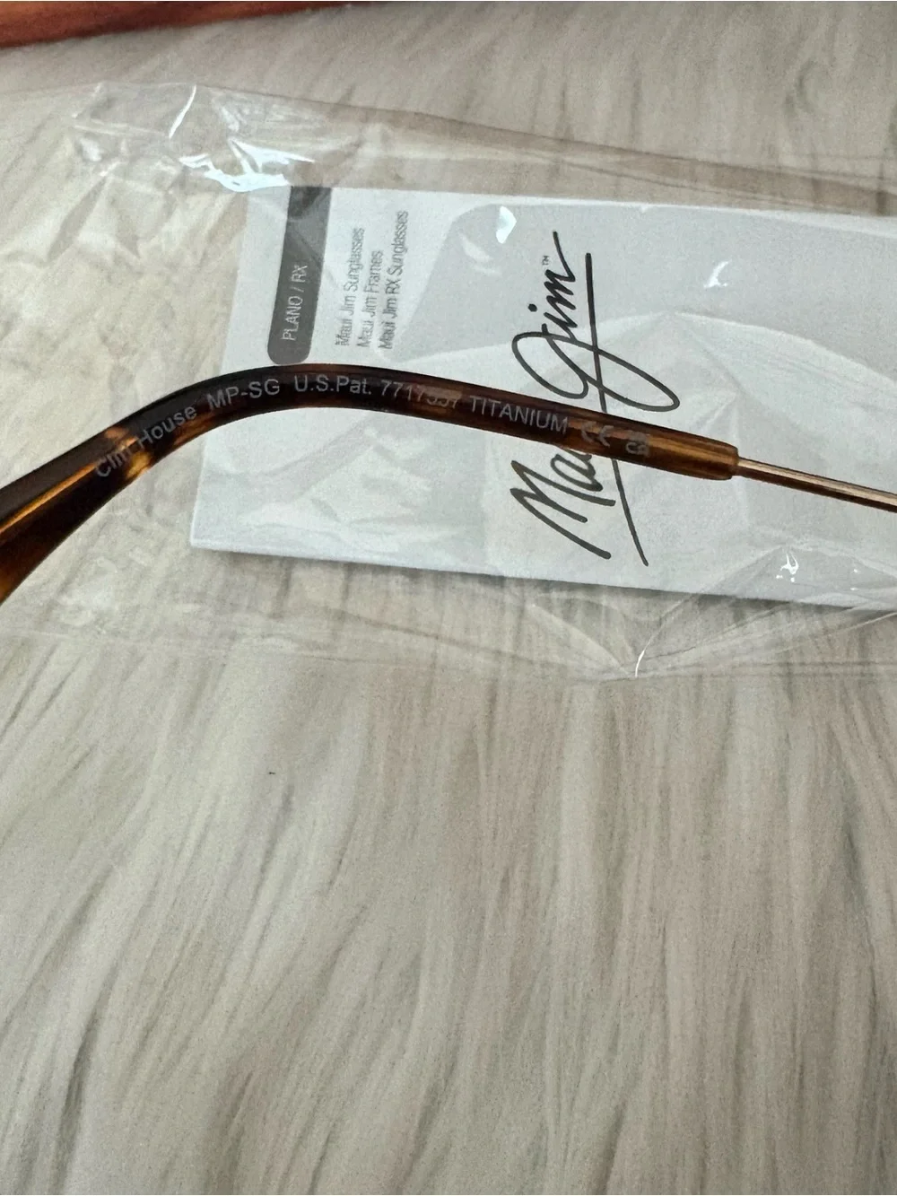 Maui Jim “Cliff House” Large Aviator Sunglasses - Gold Frames, Bronze Lens - EUC Maui Jim Cliff House Large Aviator Sunglasses - Gold Frames  main image 3